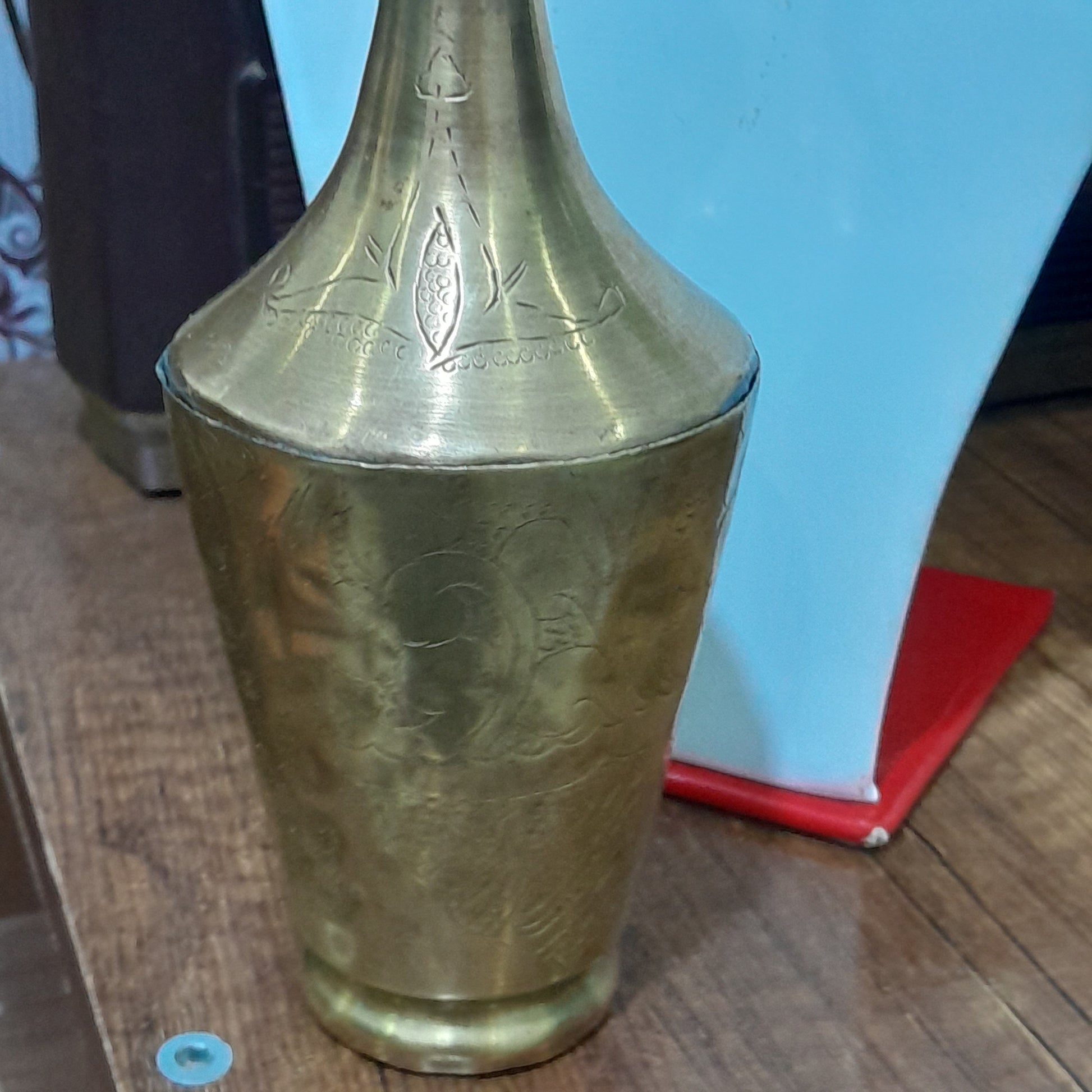 تحفة قديمة من نحاس