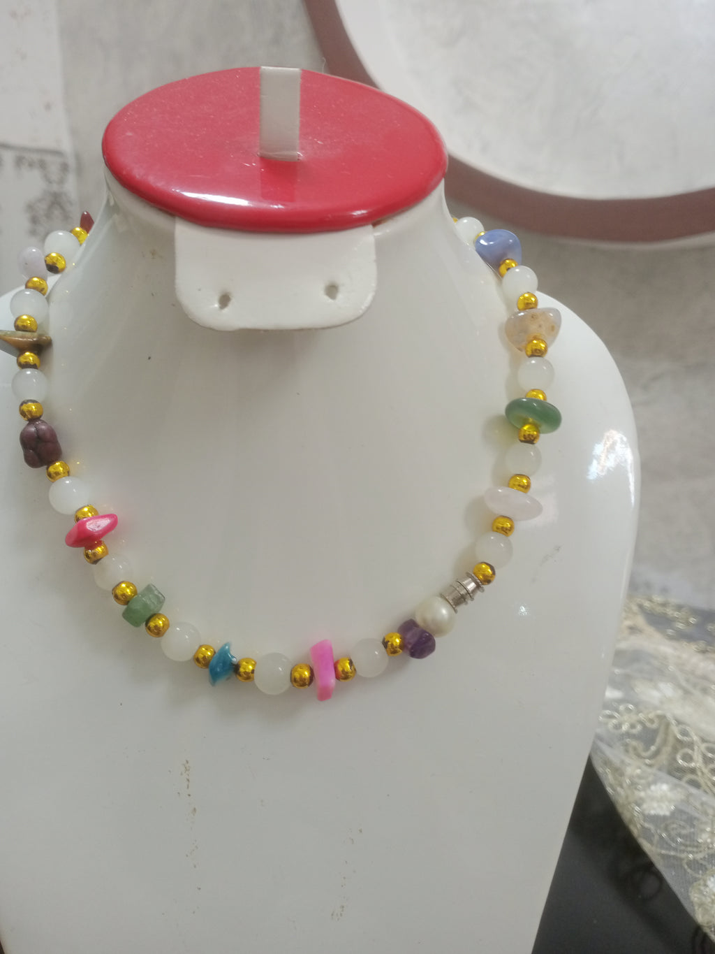 عقد تحفة من احجار طبيعية