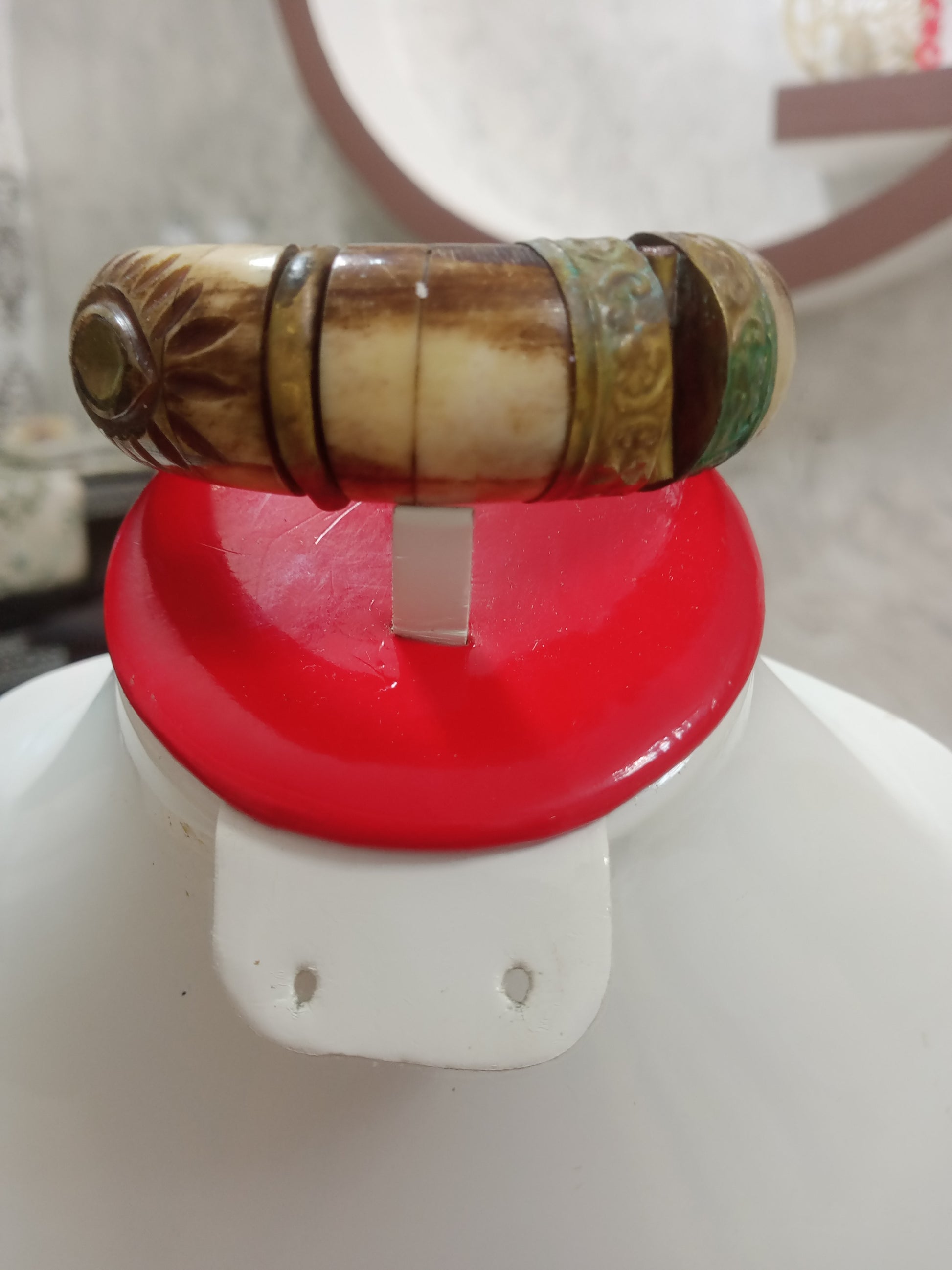 سوار قديم من عاج