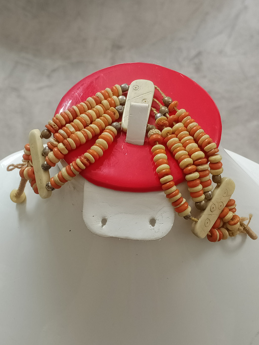 سوار قديم من عاج