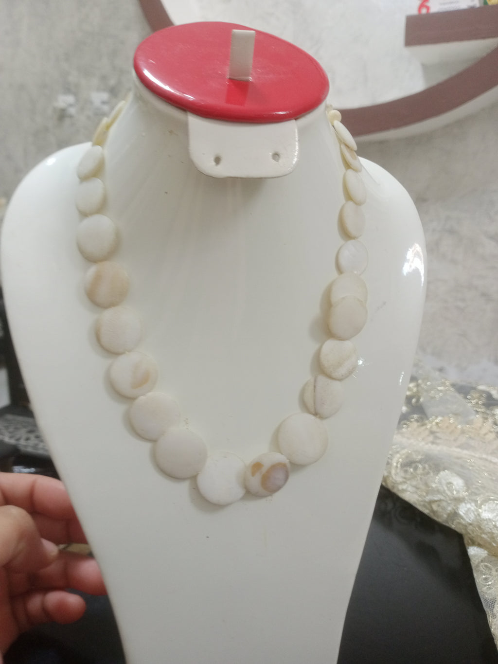 عقد تحفة من عاج